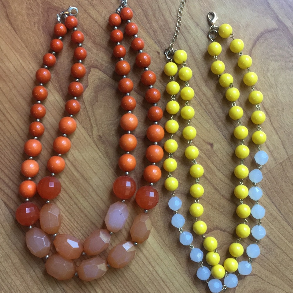Set of 2 beaded necklaces